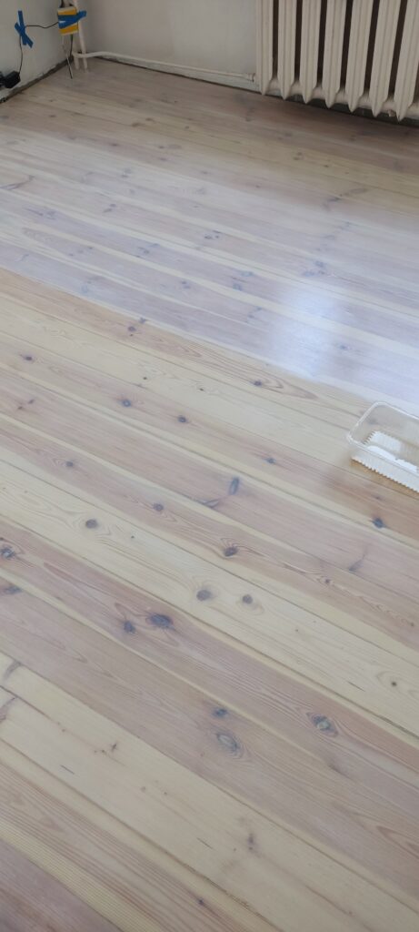 renowacja podłóg deska bejcowana